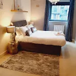 Canary Wharf, E14 9Ne